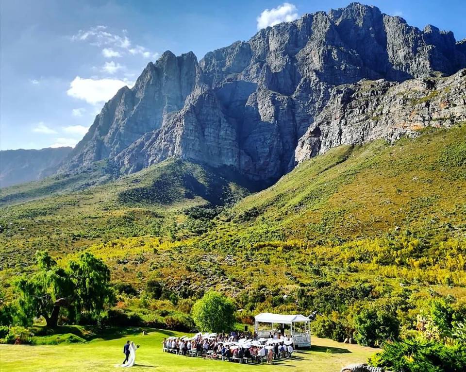 CEREMONY WITH MOUNTAIN - du kloof lodge